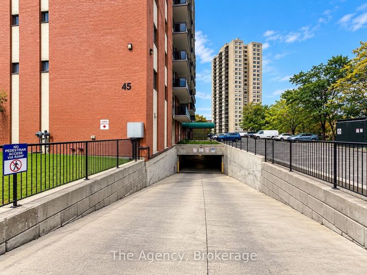 Property Photo:  45 Paisley Boulevard W 410  ON L5B 1E4 