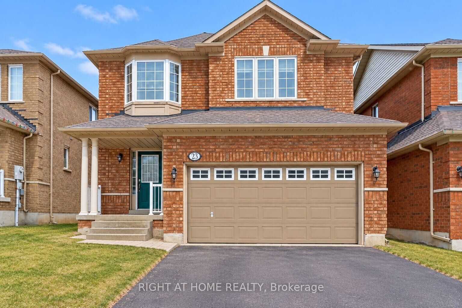 Property Photo: 23 Lark Crescent Walkout Basement ON L4S 2N1