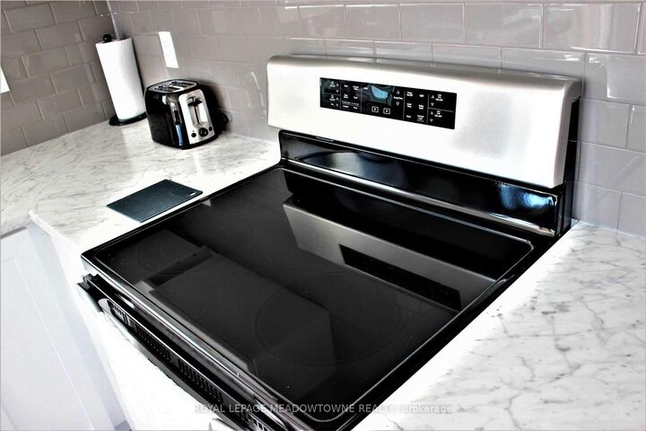 Property Photo: 1890 Rymal Road E 132 (Upper) ON L0R 1P0