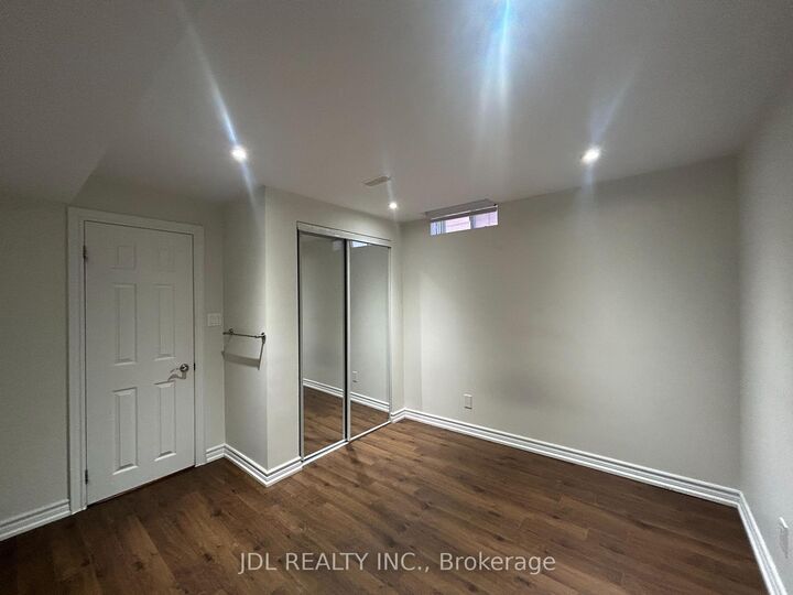 Property Photo:  36 Bendamere Cres Crescent Two-Bedroom Unit Bsmt  ON L3P 6Y1 