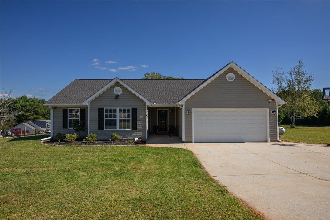 Property Photo:  102 Stanmoore Drive  SC 29621 