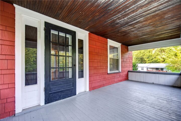 Property Photo:  914 Walnut St  PA 16343 