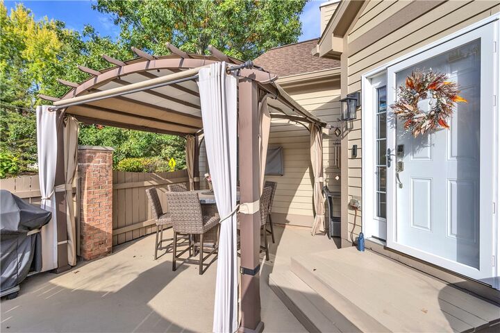 Property Photo:  118 Linden Ct.  PA 16046 