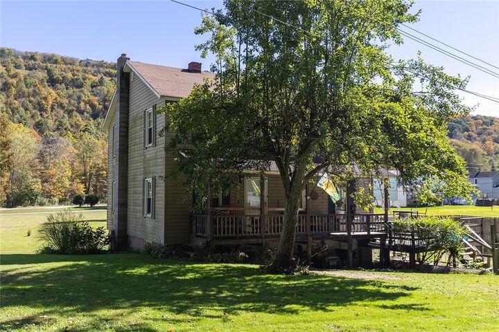 Property Photo:  205 Back St  PA 15936 