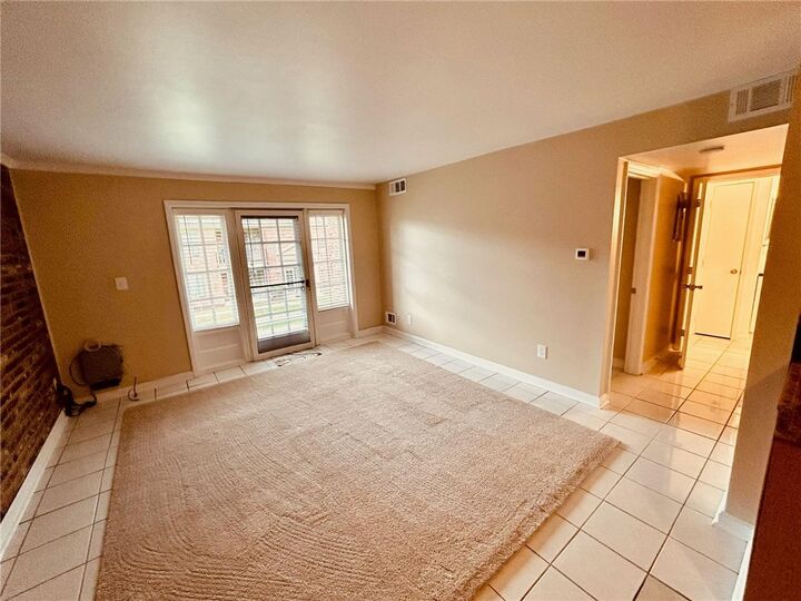 Property Photo: 930 Margarite Dr K PA 15216