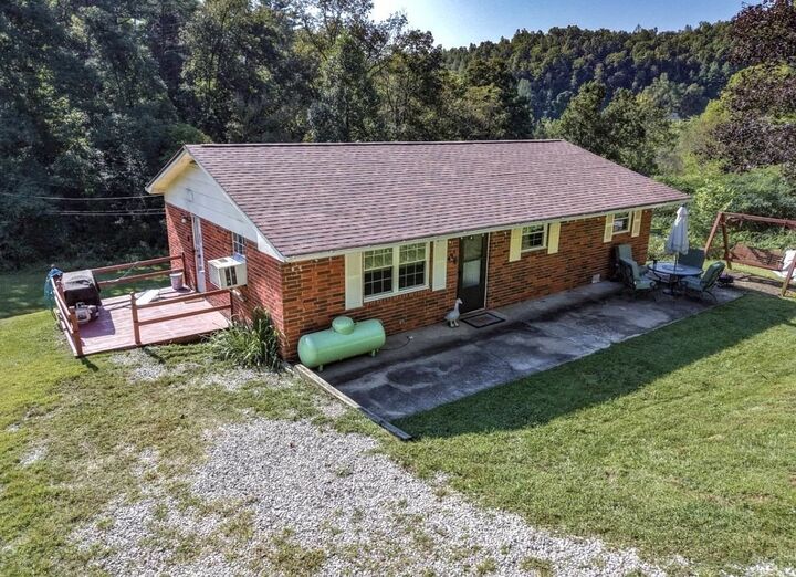 Property Photo:  490 Cribbs Hill  KY 41143 