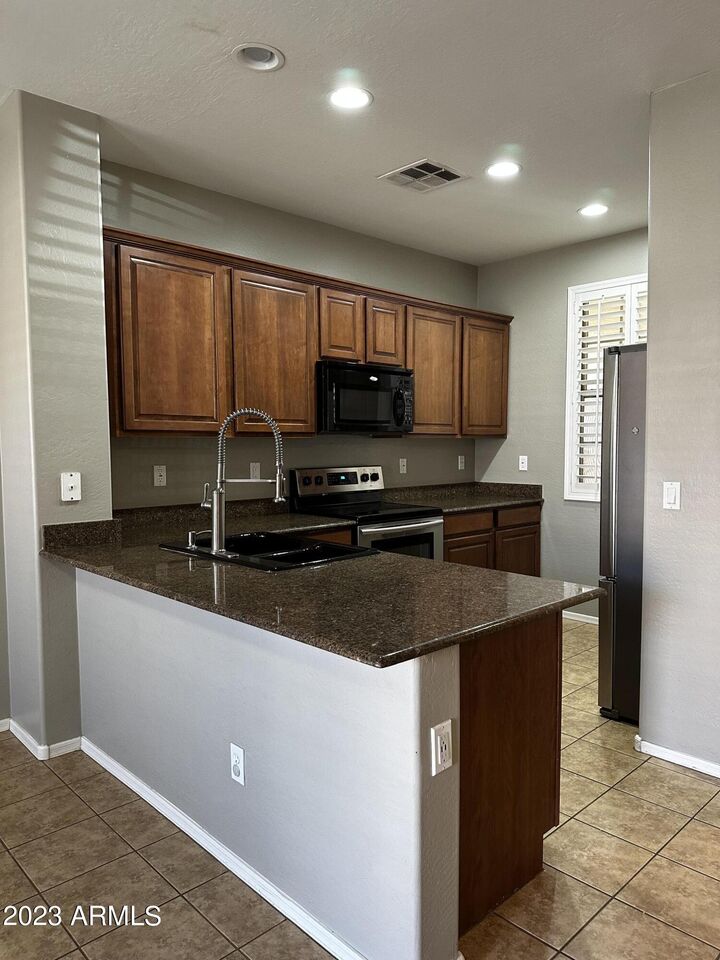 Property Photo: 2752 E Bart Street AZ 85295