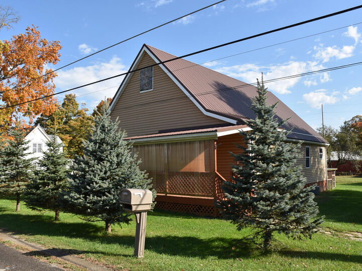 Property Photo:  6668 Main Street  PA 16131 