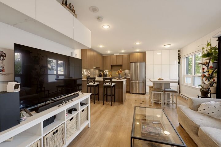 Property Photo:  125 Columbia Street Th7  BC V3L 0G8 