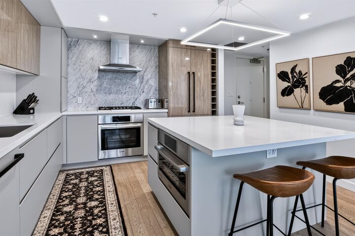 Property Photo:  1526 Finlay Street 303  BC V4B 4L9 