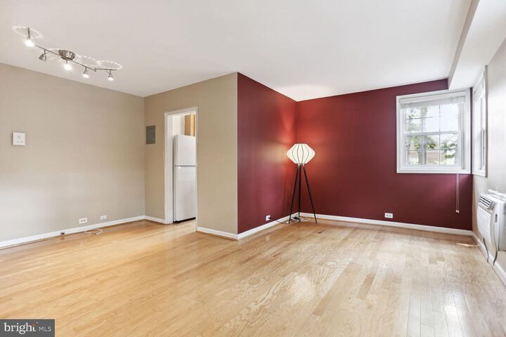 Property Photo: 209 N Trenton Street 209-3 VA 22203
