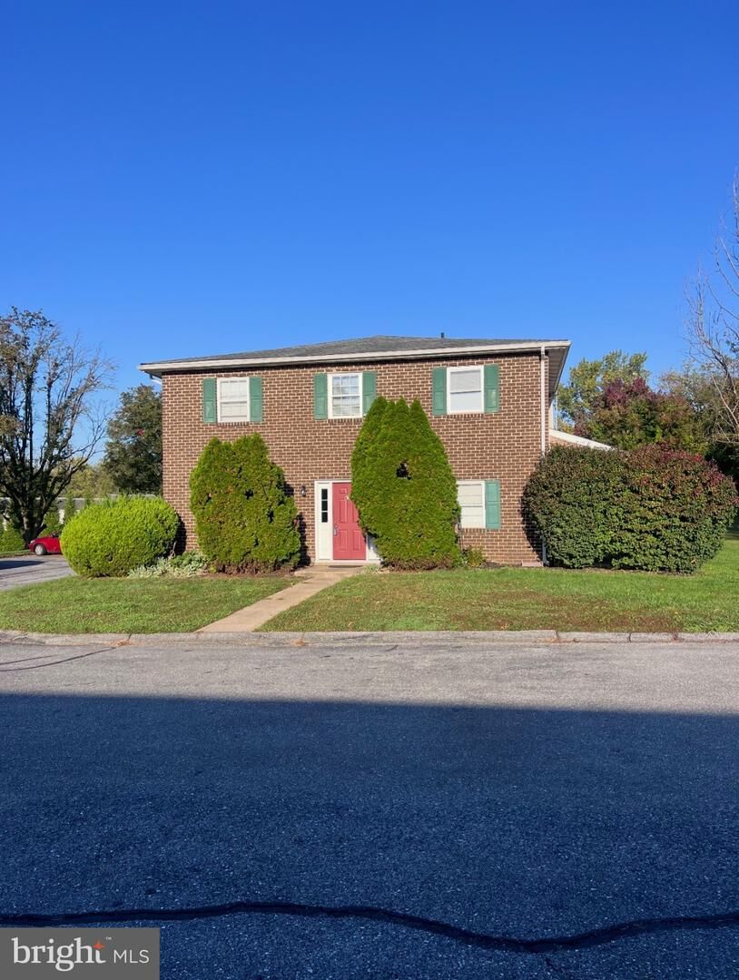 Property Photo:  1362 Blue Jay Drive  PA 17601 