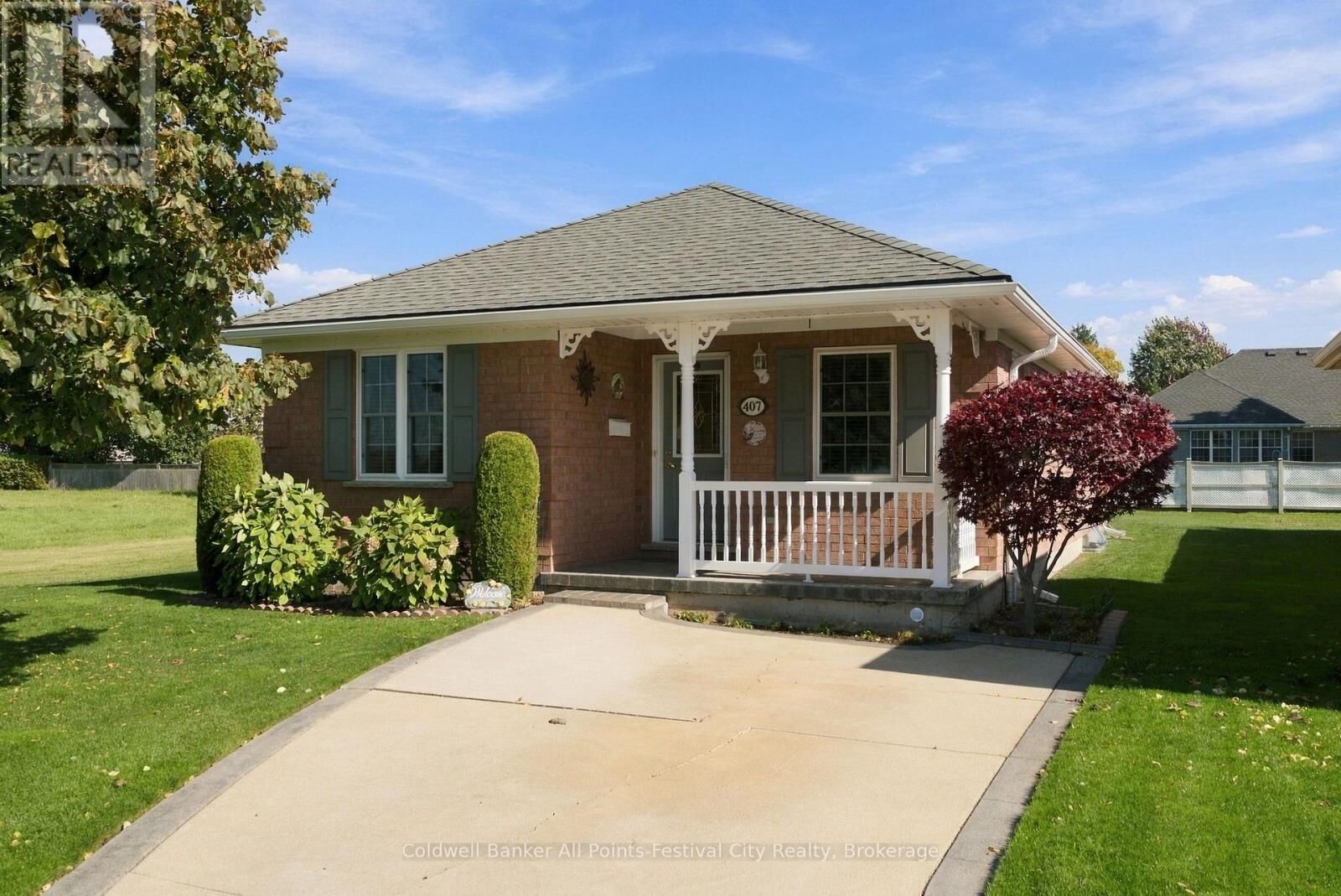 Property Photo:  407 Warren Street  ON N7A 4M5 