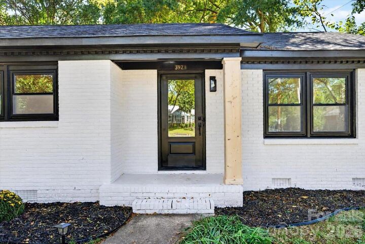 Property Photo:  3921 Havenwood Road  NC 28205 