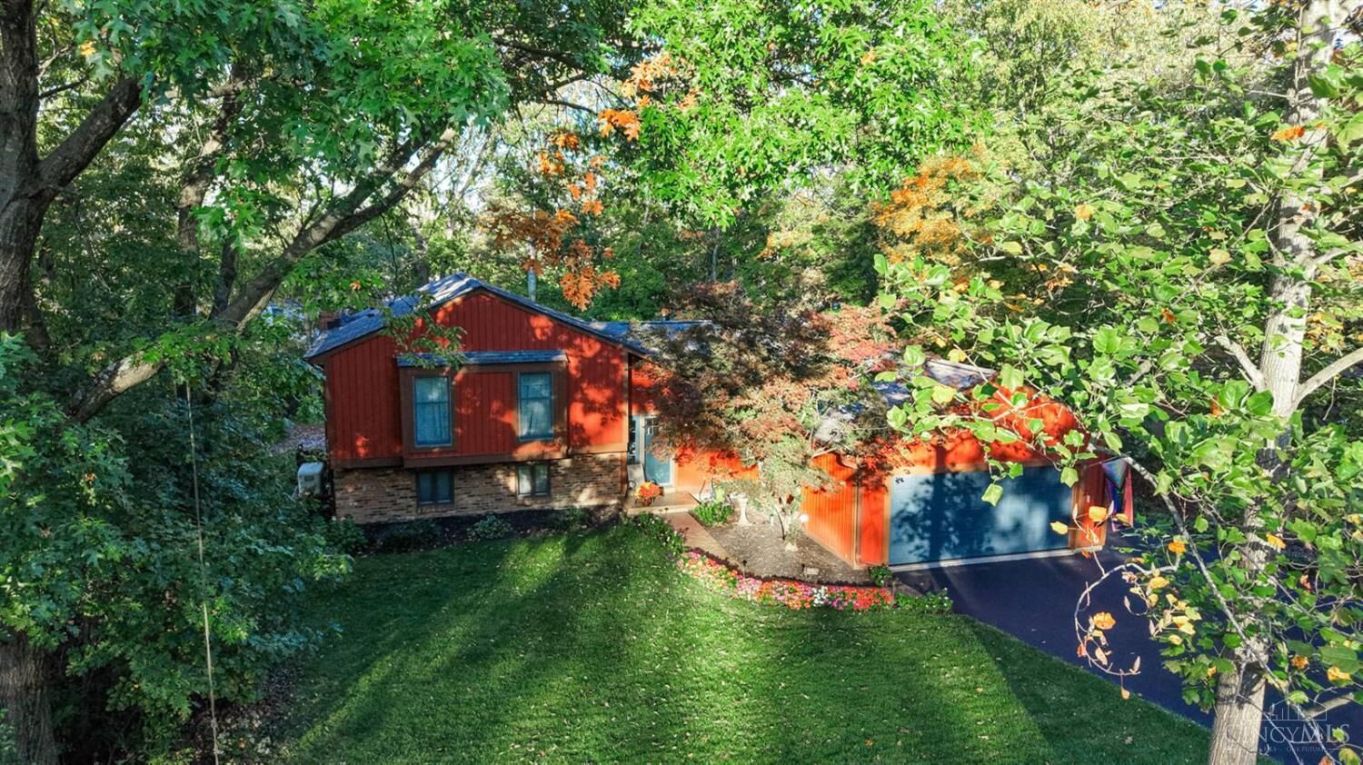 Property Photo: 7577 Whitehall Circle W OH 45069