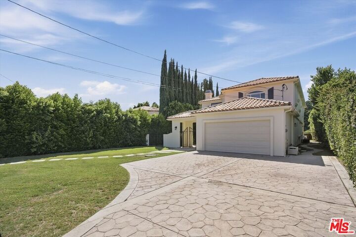 Property Photo: 22716 Sylvan St CA 91367