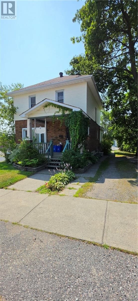 Property Photo:  195 Pine Street  ON P3C 1X4 
