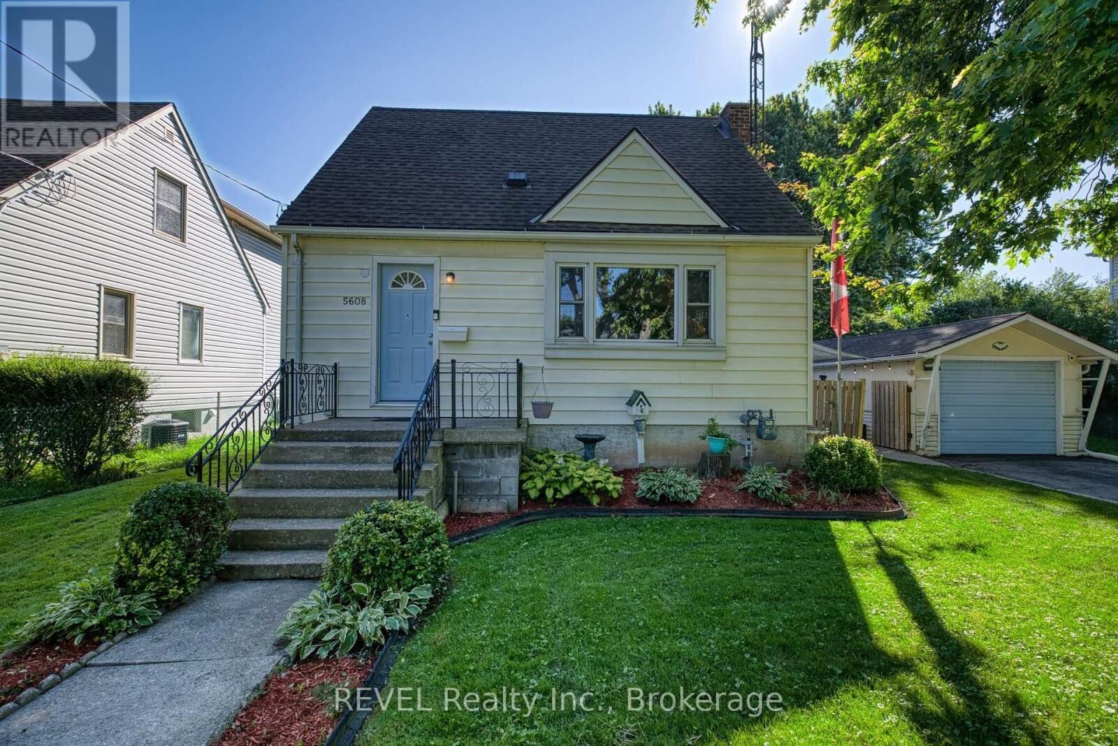 Property Photo:  5608 Glamis Crescent  ON L2G 1G3 