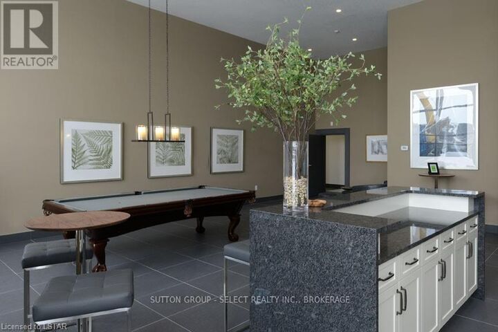 Property Photo:  260 Villagewalk Boulevard 802  ON N5X 0A6 