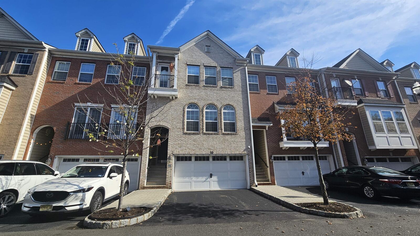 Property Photo: 10 Creekside Ct NJ 07094