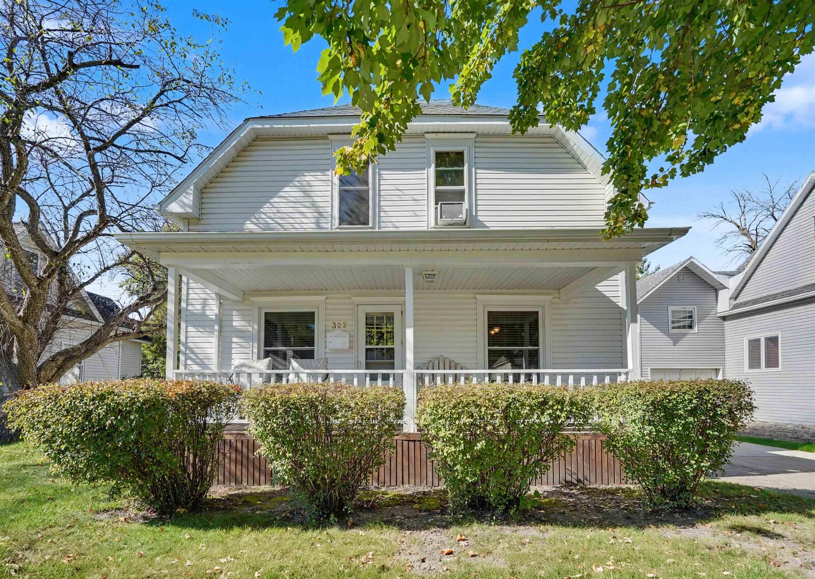 Property Photo:  322 5th Ave SE  IA 50662 