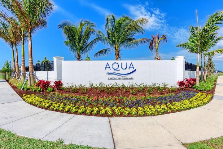 Property Photo:  5834 Shorebay Street  FL 34210 