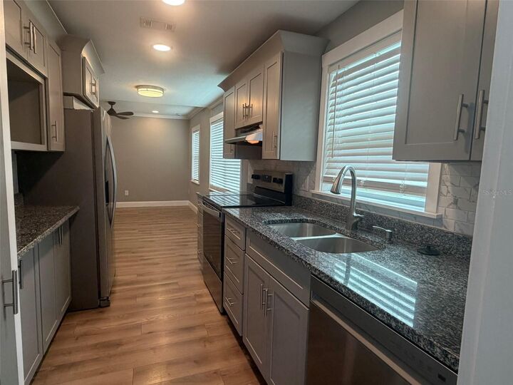 Property Photo:  101 W Lemon Street 2  FL 34689 