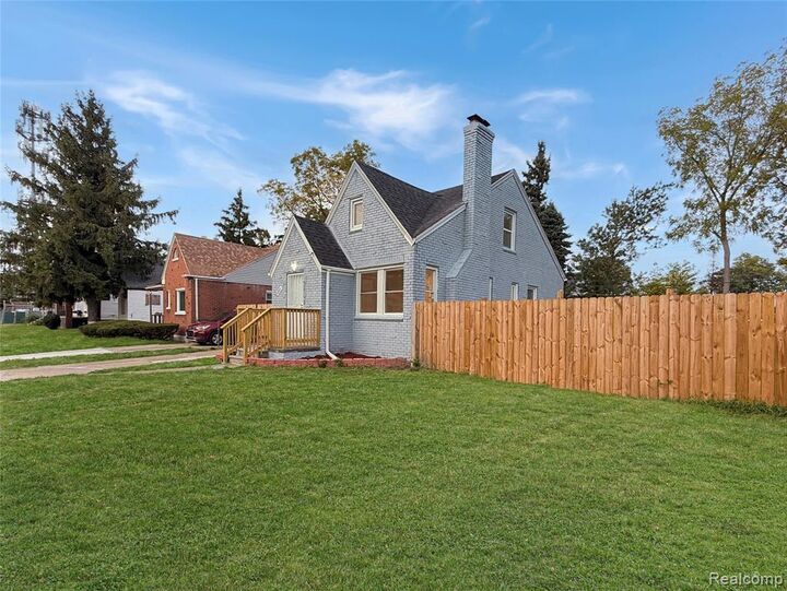 Property Photo:  4844 Manistique Street  MI 48215 2124 