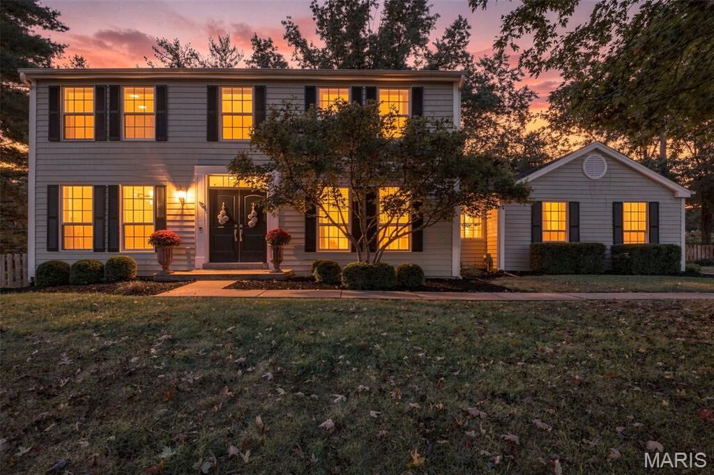 Property Photo:  8 Windfall Ridge Court  MO 63005 