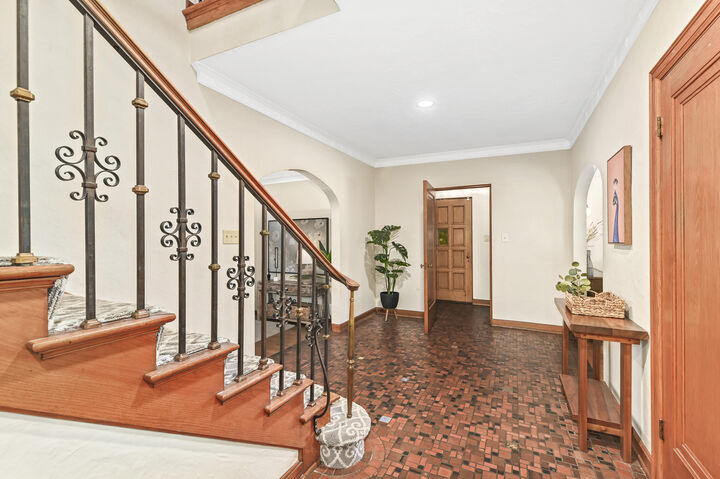 Property Photo: 660 Honey Creek Pkwy WI 53213