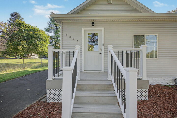 Property Photo: 3807 Francis Street MI 49203