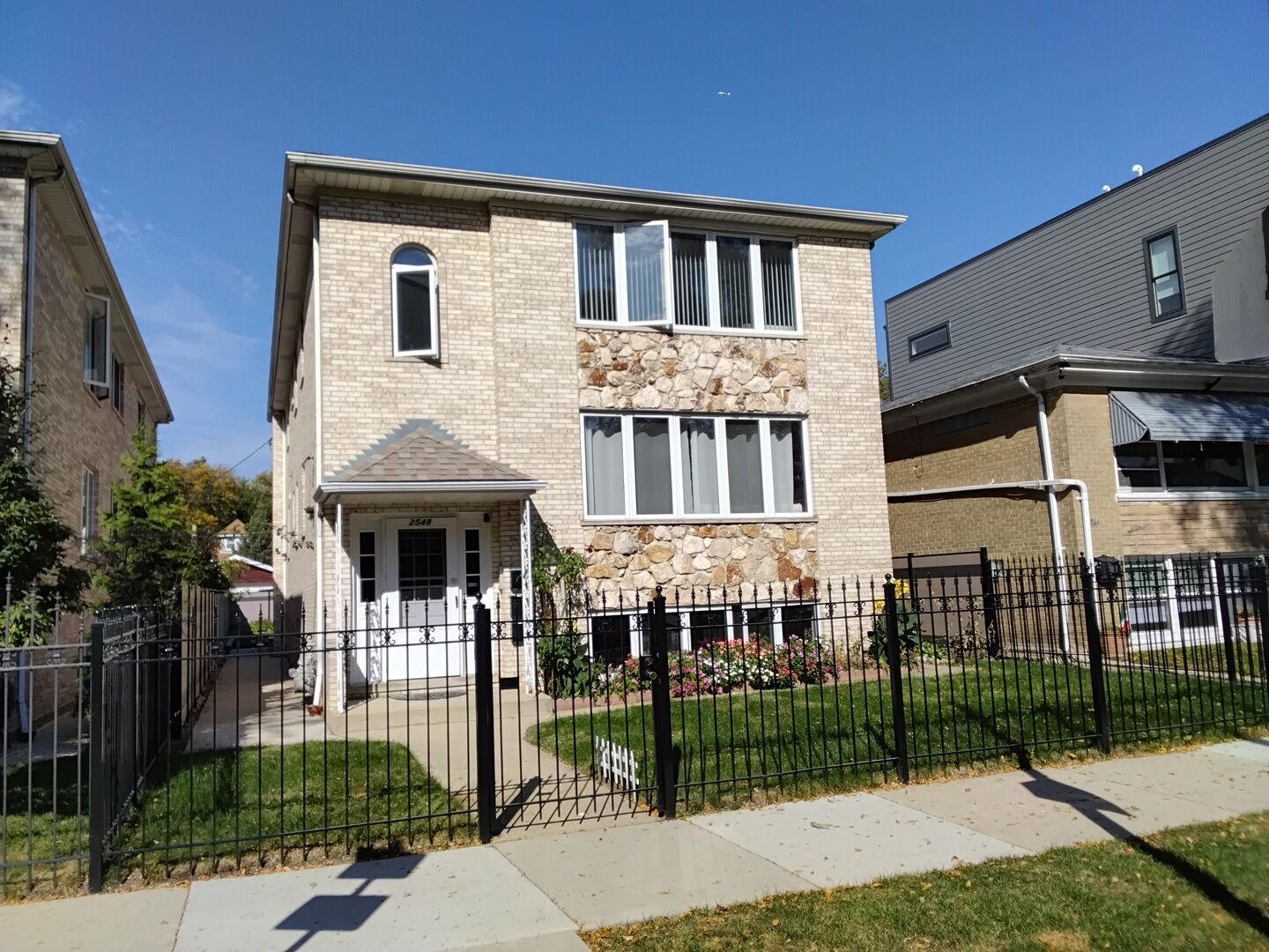 Property Photo: 2548 W Winnemac Avenue Garden IL 60625