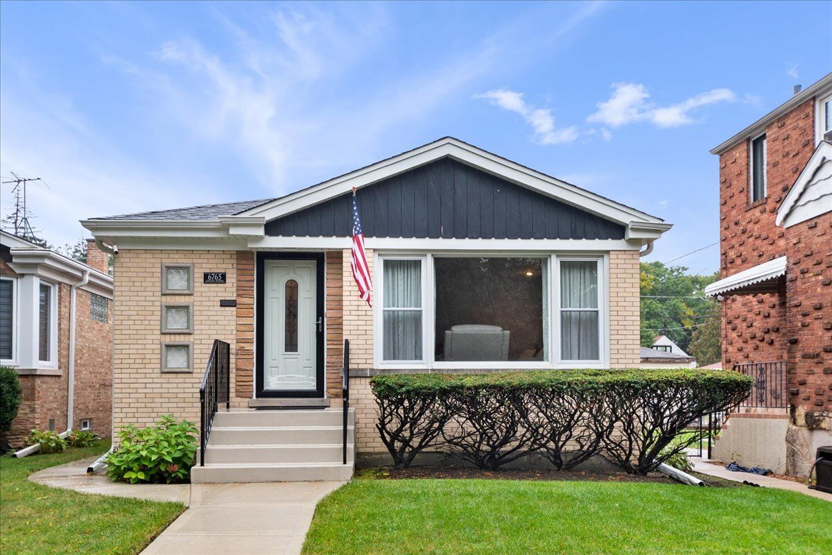 Property Photo:  6765 W Talcott Avenue  IL 60656 