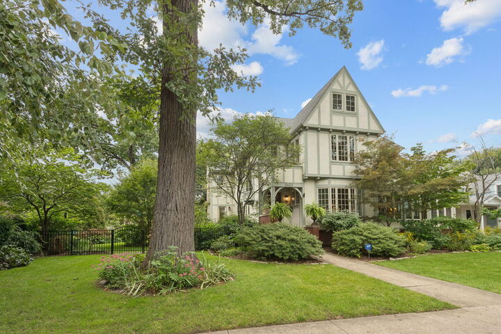 Property Photo:  2423 Harrison Street  IL 60201 