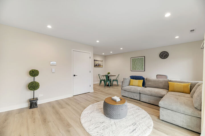Property Photo:  7109 N Western Avenue 3S  IL 60645 