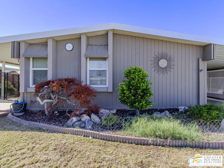 Property Photo: 160 Vista De Oeste CA 92264