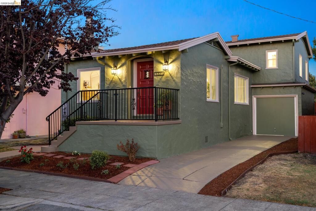 Property Photo:  1221 Curtis St  CA 94706 