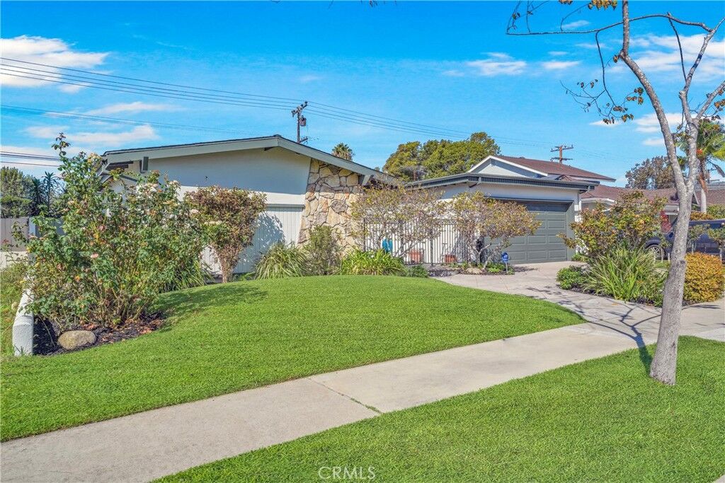Property Photo:  17151 Treehaven  CA 92647 