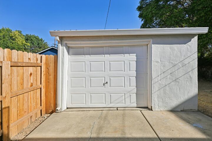 Property Photo:  3801 Y Street  CA 95817 