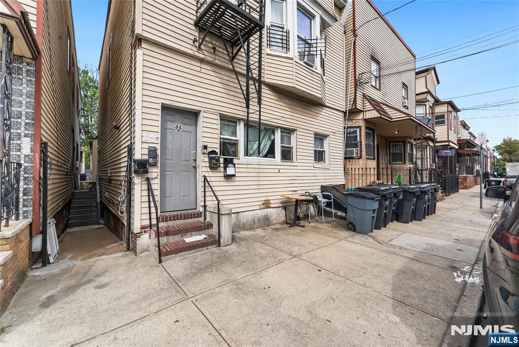 Property Photo:  86 Highland Avenue  NJ 07104 