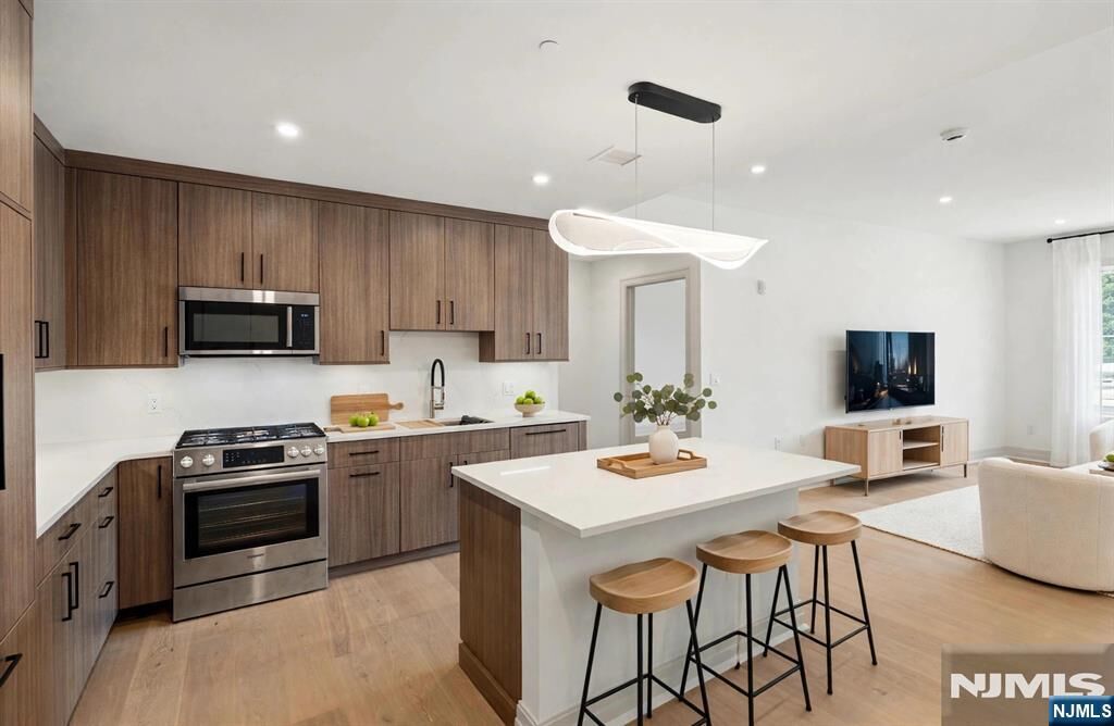 Property Photo:  921 Madison Street 508  NJ 07030 