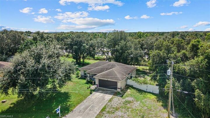 Property Photo:  122 Teakwood Dr  FL 33974 