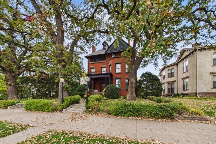 Property Photo:  302 Summit Avenue 4  MN 55102 