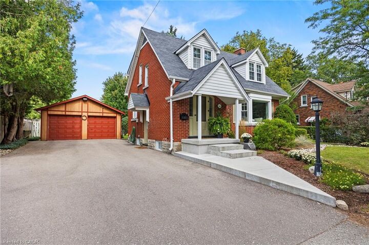 Property Photo:  164 Sheldon Avenue N  ON N2H 3M8 
