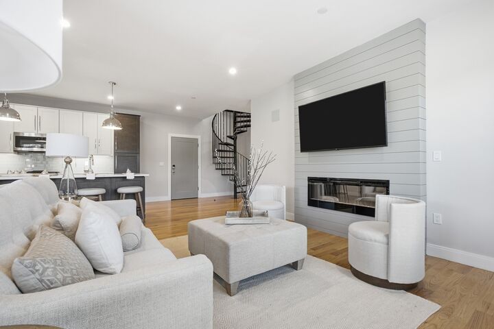 Property Photo:  178 Robertson St Ph7  MA 02169 