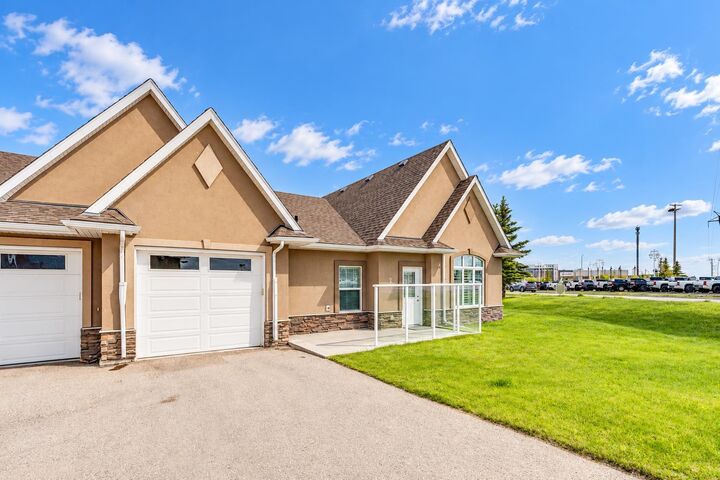 Property Photo:  20 River Heights View 2  AB T4C 0M9 