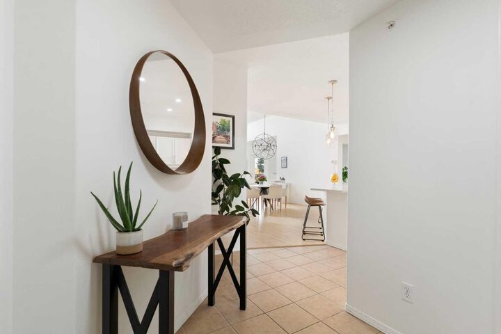 Property Photo:  838 19 Avenue SW 414  AB T2T 6H2 