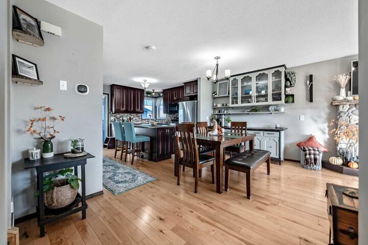 Property Photo:  32 Sunrise Close SE  AB T1V 1Z3 