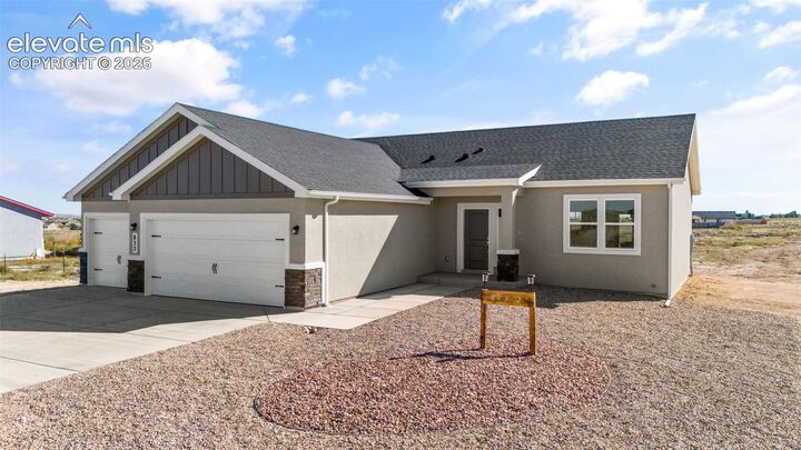 Property Photo:  832 E Loma Drive  CO 81007 