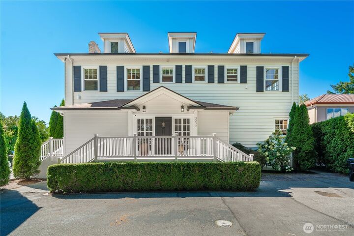 Property Photo:  3233  Magnolia Boulevard W  WA 98199 
